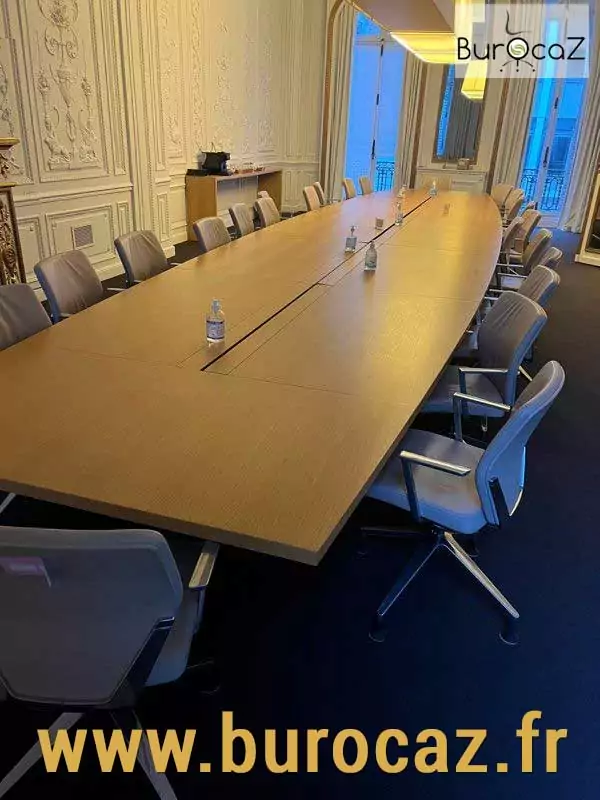 Grande table de réunion ovale