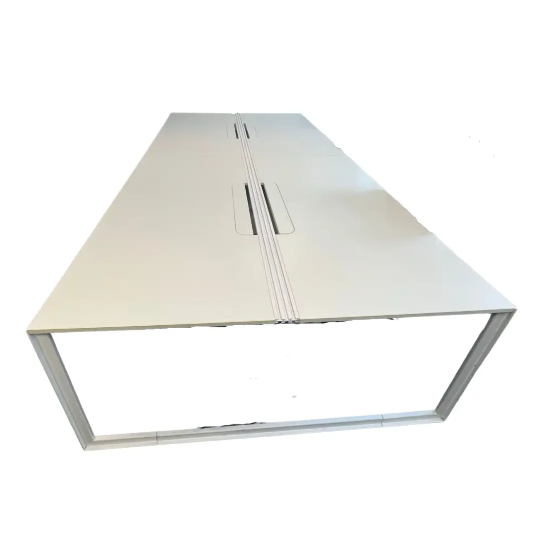 Table de réunion au design unique pour un espace professionnel distinctif