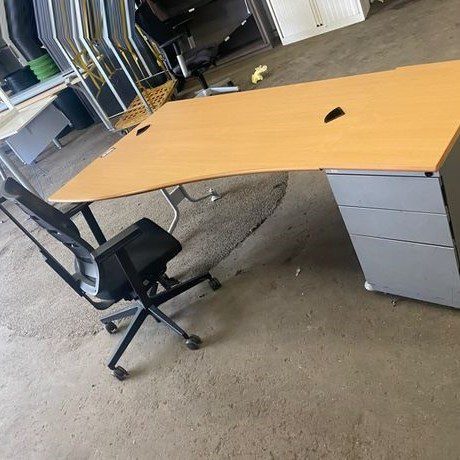 bureau droit un bord large