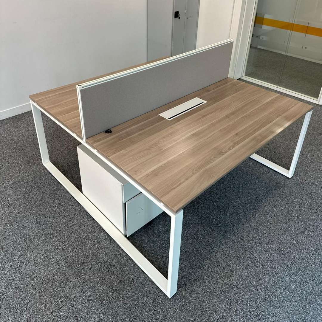 bureau bench marron séparateur gris