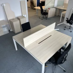 Alternative view of Bureau Bench 2 personnes 160 × 160 cm avec séparateur – Bureau professionnel d’occasion