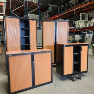 Armoire métallique à rideaux