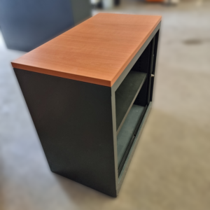 Armoire métallique à rideaux