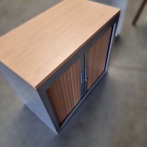 Armoire métallique à rideaux