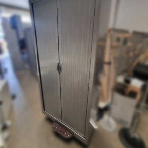 Armoire métallique à rideaux