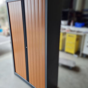 Armoire métallique à rideaux