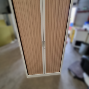 Armoire métallique à rideaux