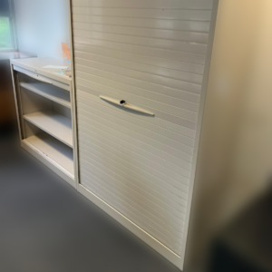 Armoire métallique à rideaux
