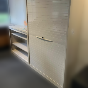 Armoire métallique à rideaux