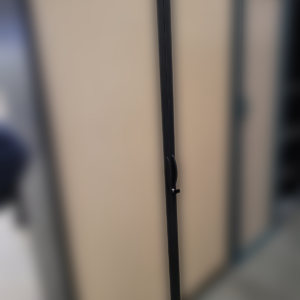 Armoire métallique à rideaux