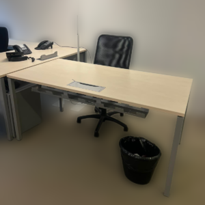 Bureau droit avec trappe