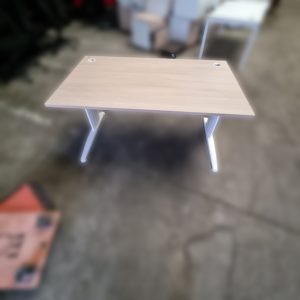Bureau droit beige