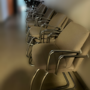 Chaise conférence piétement luge
