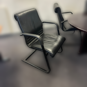 Chaise en cuire visiteur