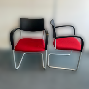 Chaise visiteur avec accoudoirs empilable ou conférence
