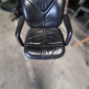 Fauteuil en cuir visiteur