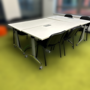 Table basculante blanche a roulette