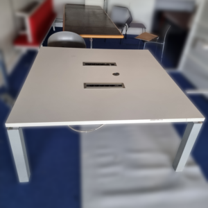 Table de réunion connecté 10/12 personnes