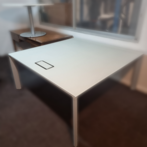 Table de réunion en verre