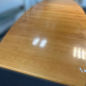 Table de réunion un peu abîmé