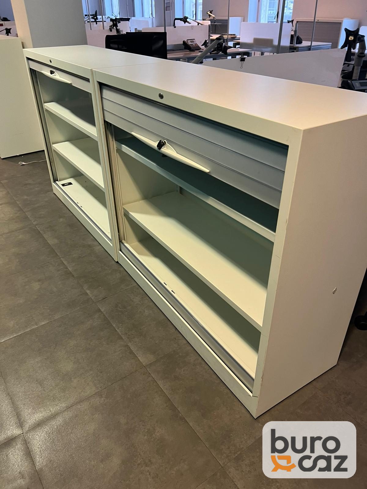 Armoire basse à rideaux blanche