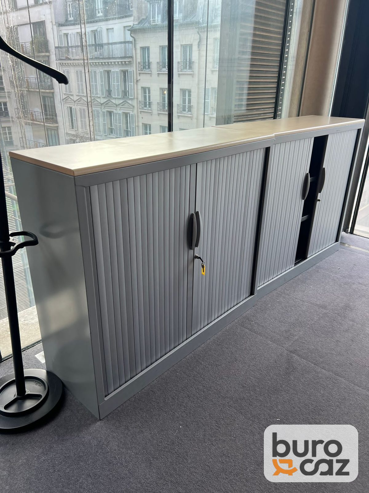 Armoire basse à rideaux grise Majencia dessus bois — photo 4