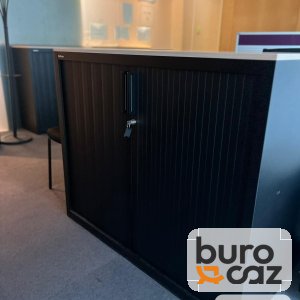 Armoire basse à rideaux noire plateau gris clair