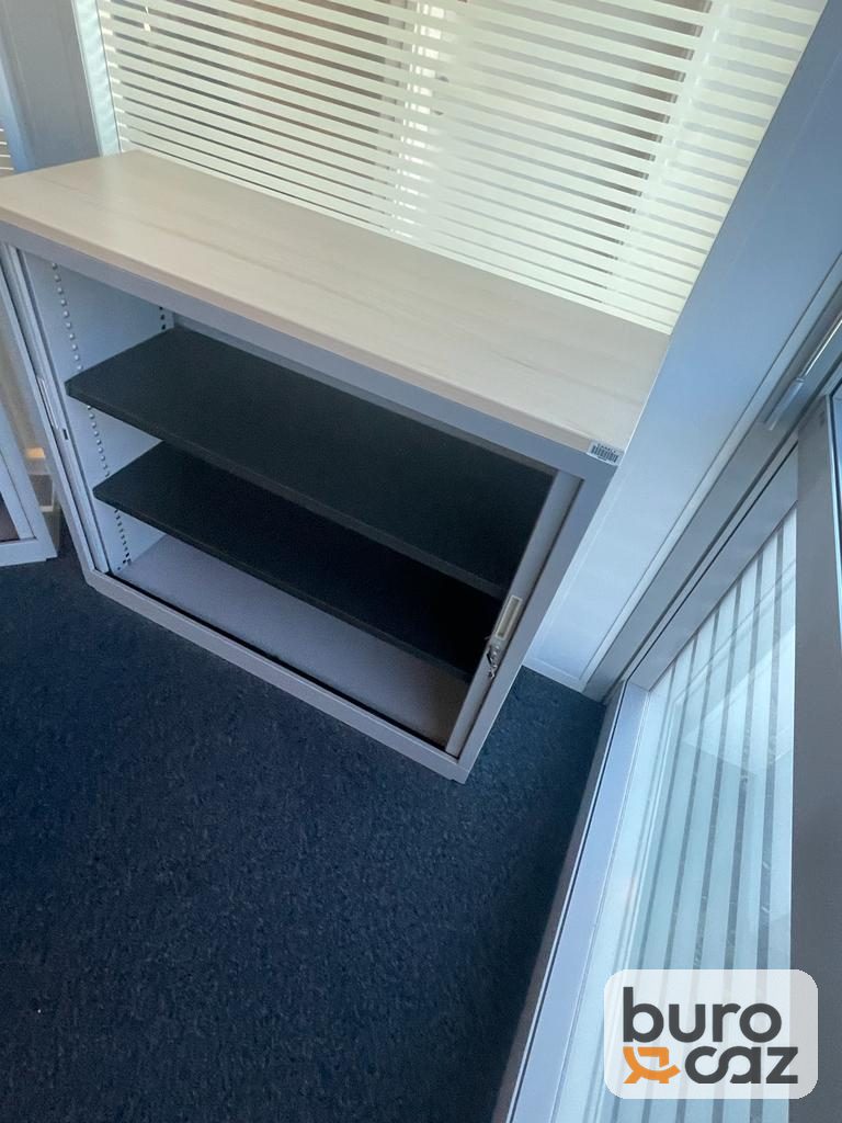 Armoire basse métallique à rideaux beige — photo 3