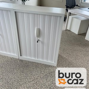 Armoire basse métallique à rideaux blanche