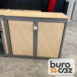 Armoire basse métallique à rideaux érable