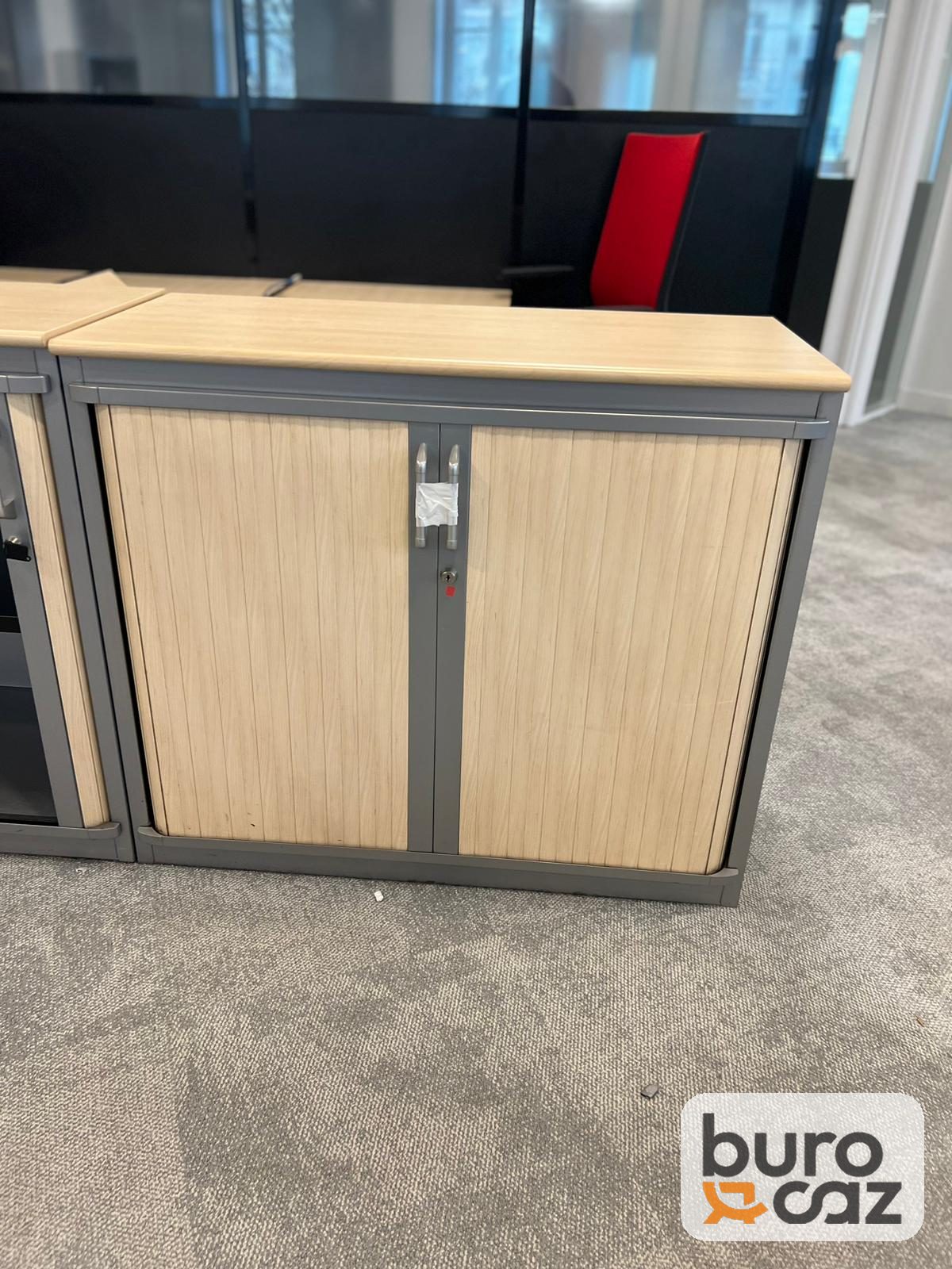 Armoire basse métallique à rideaux érable