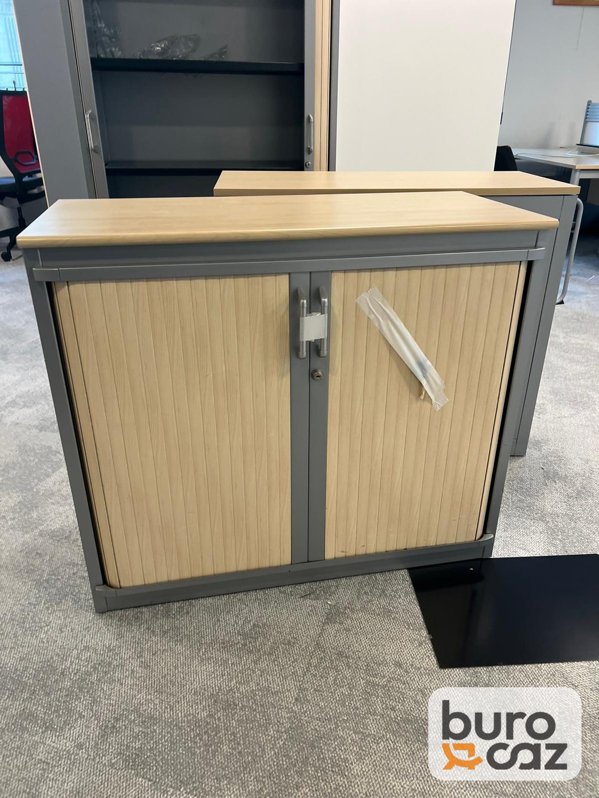 Armoire basse métallique à rideaux érable — photo 3
