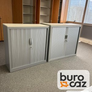 Armoire basse métallique à rideaux grise