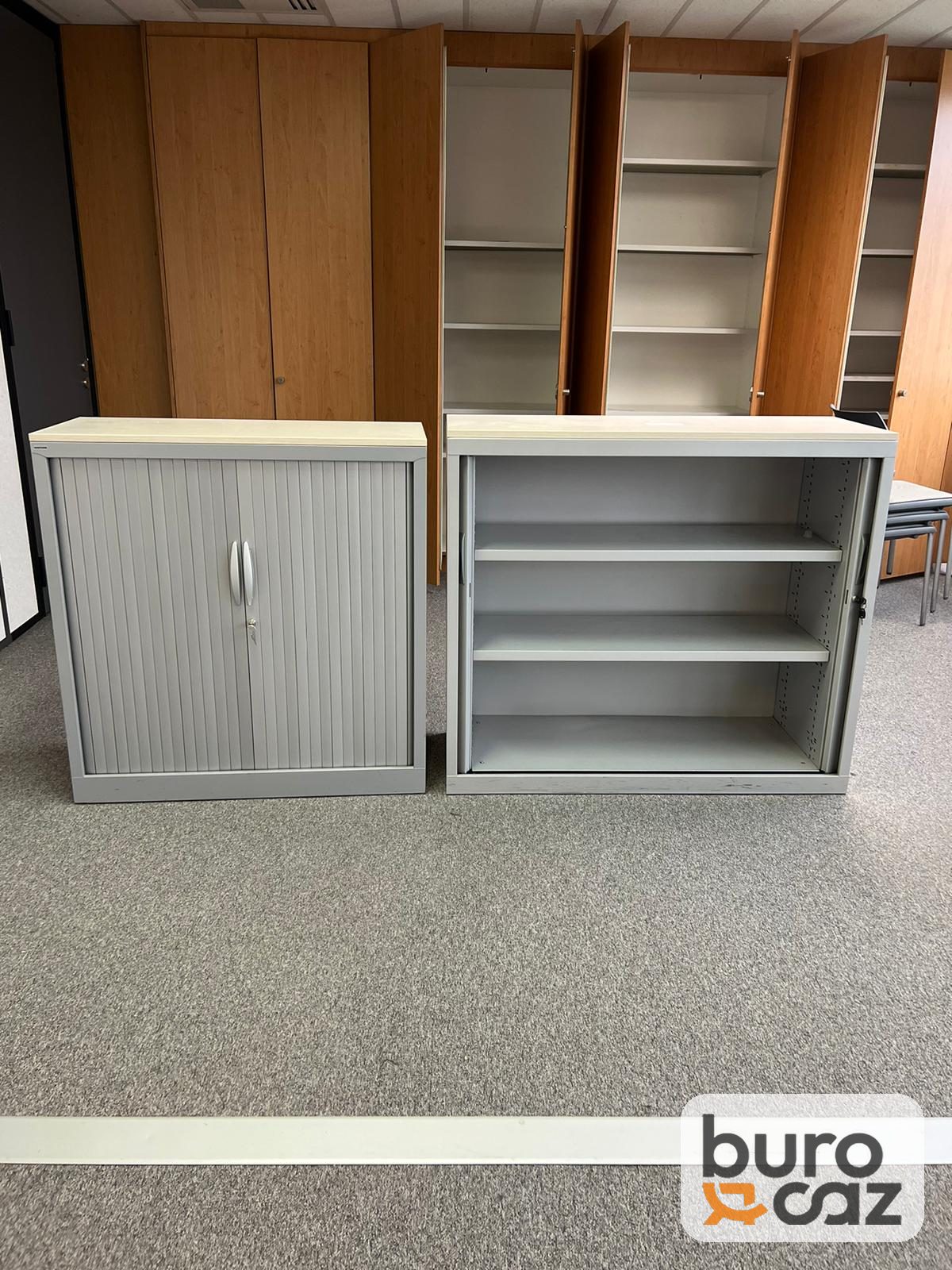 Armoire basse métallique à rideaux grise — photo 2