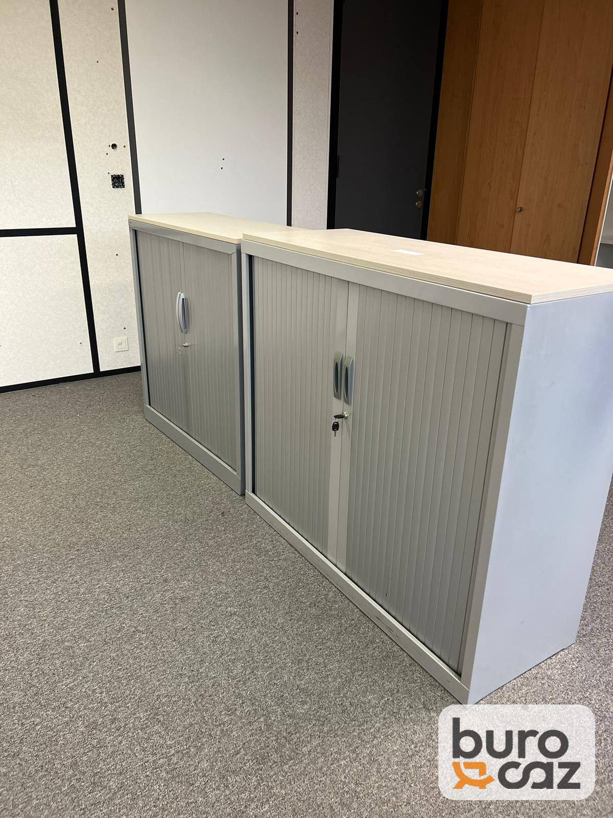 Armoire basse métallique à rideaux grise — photo 3