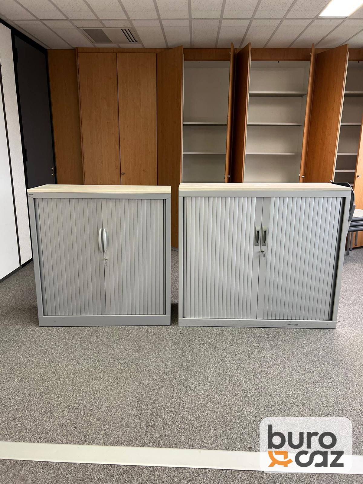 Armoire basse métallique à rideaux grise — photo 4