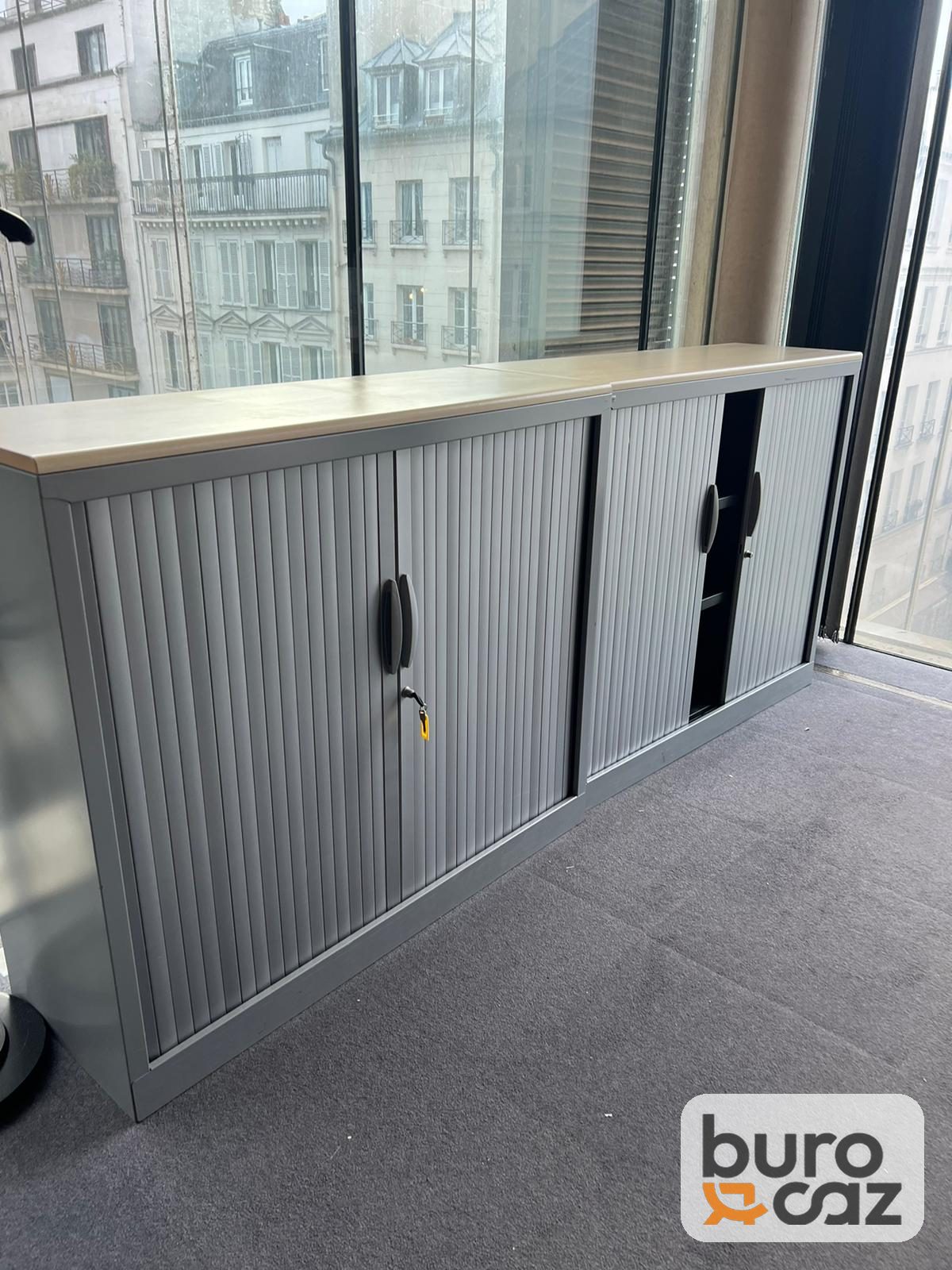 Armoire basse métallique à rideaux grise plateau bois