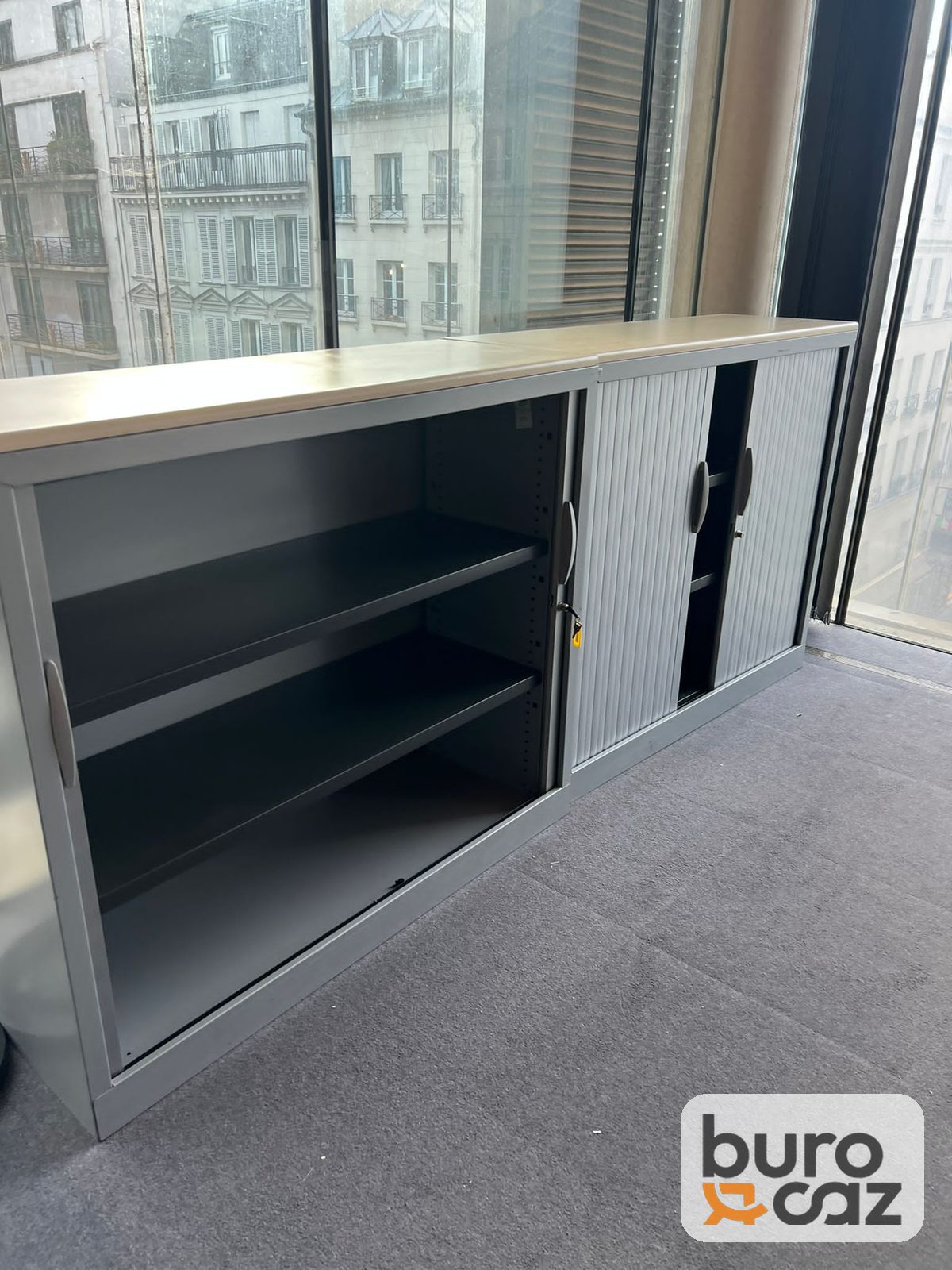 Armoire basse métallique à rideaux grise plateau bois — photo 2