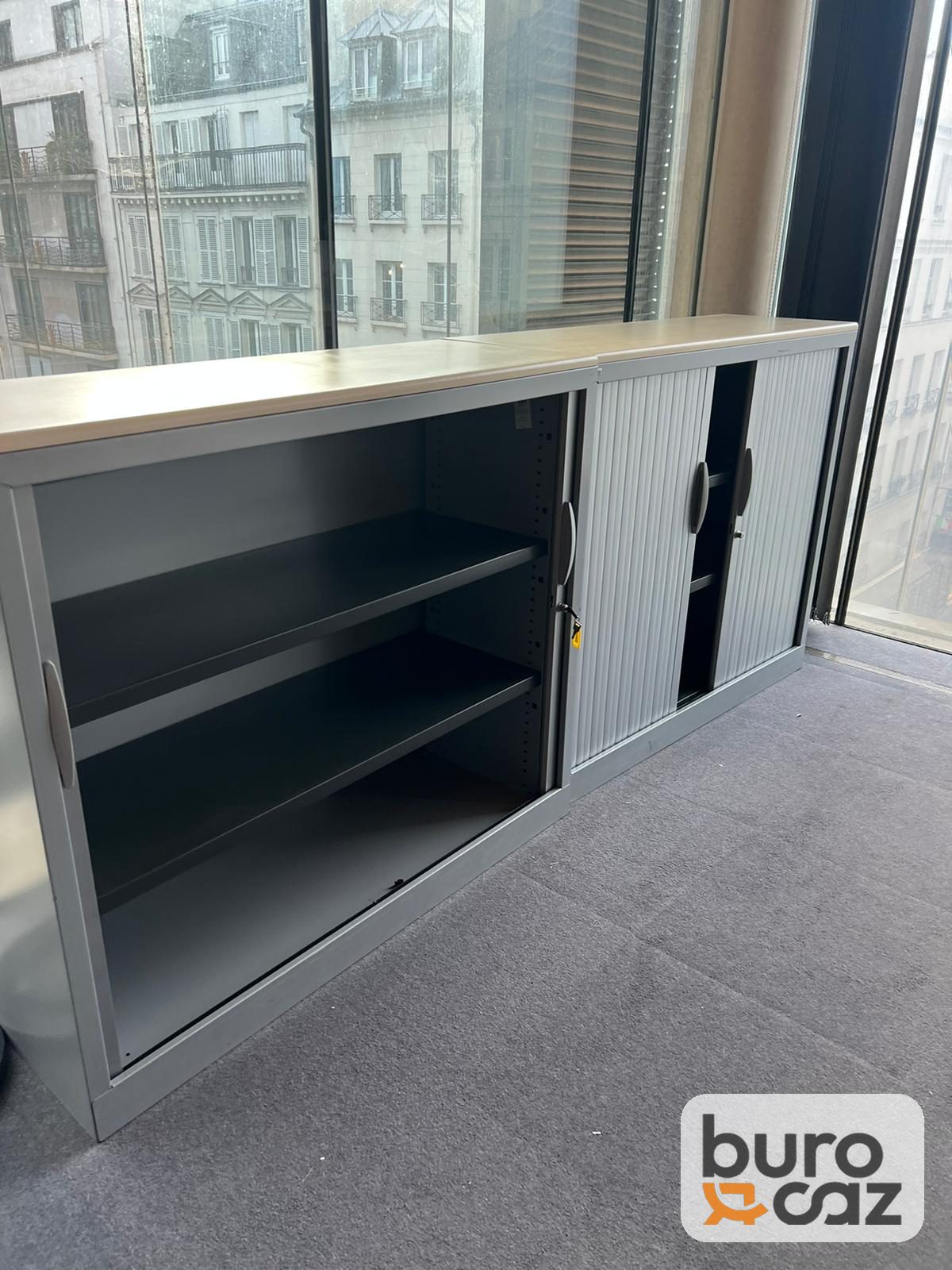 Armoire basse métallique à rideaux Samas grise plateau bois clair — photo 2