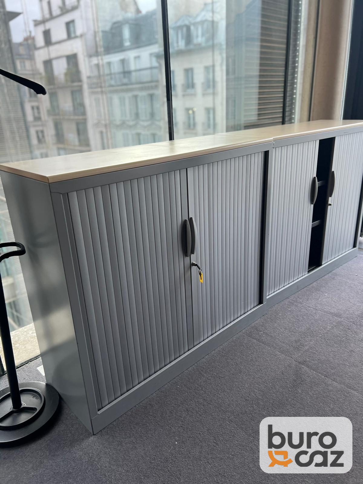 Armoire basse métallique à rideaux Samas grise plateau bois clair — photo 4