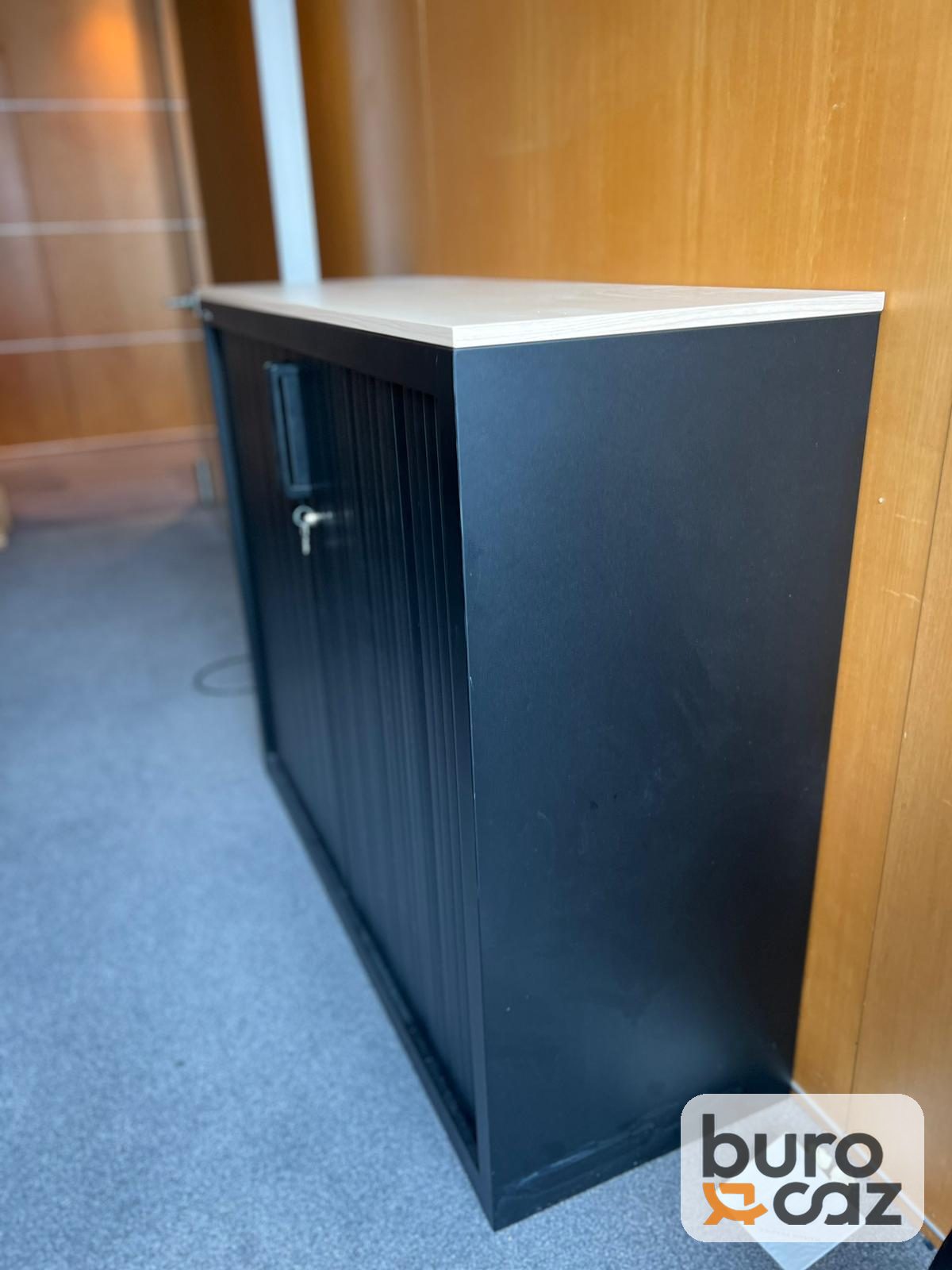 Armoire basse Steelcase à rideaux noire plateau bois — photo 3