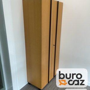 Armoire haute colonne en chêne