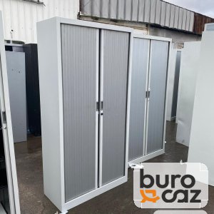 Armoire haute métallique à rideaux blanche et grise