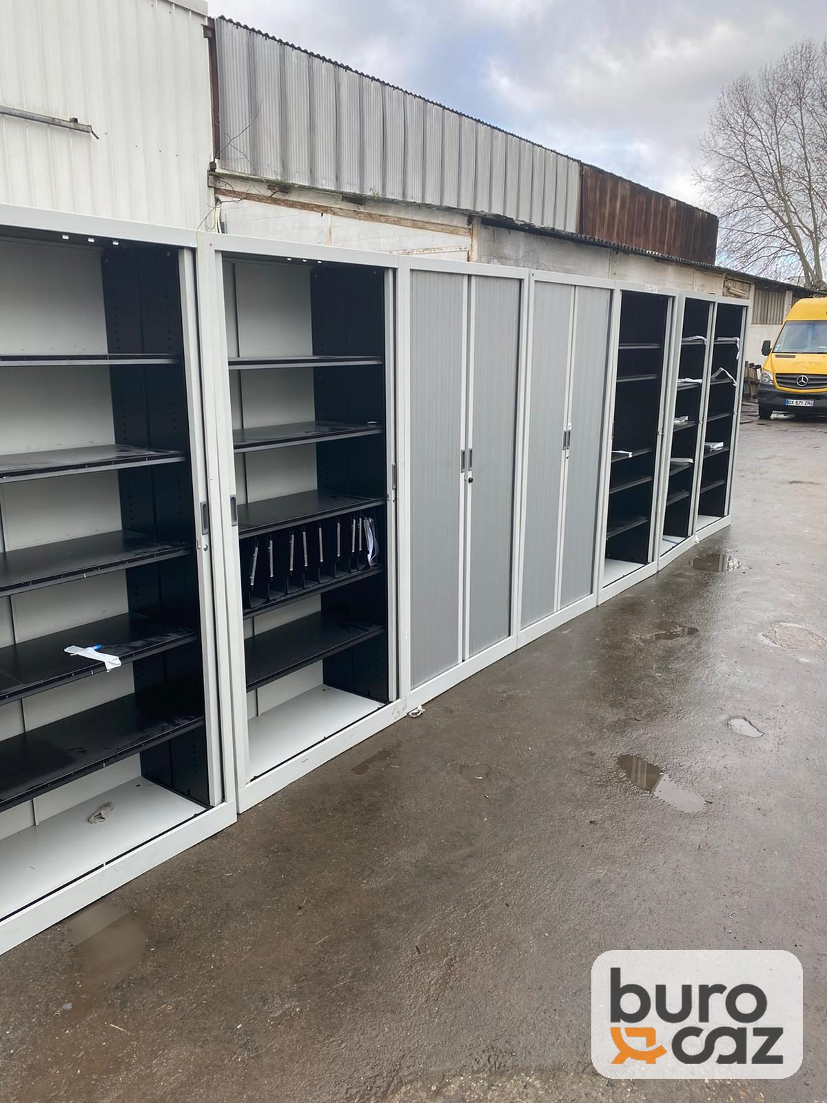 Armoire haute métallique à rideaux blanche et grise — photo 3