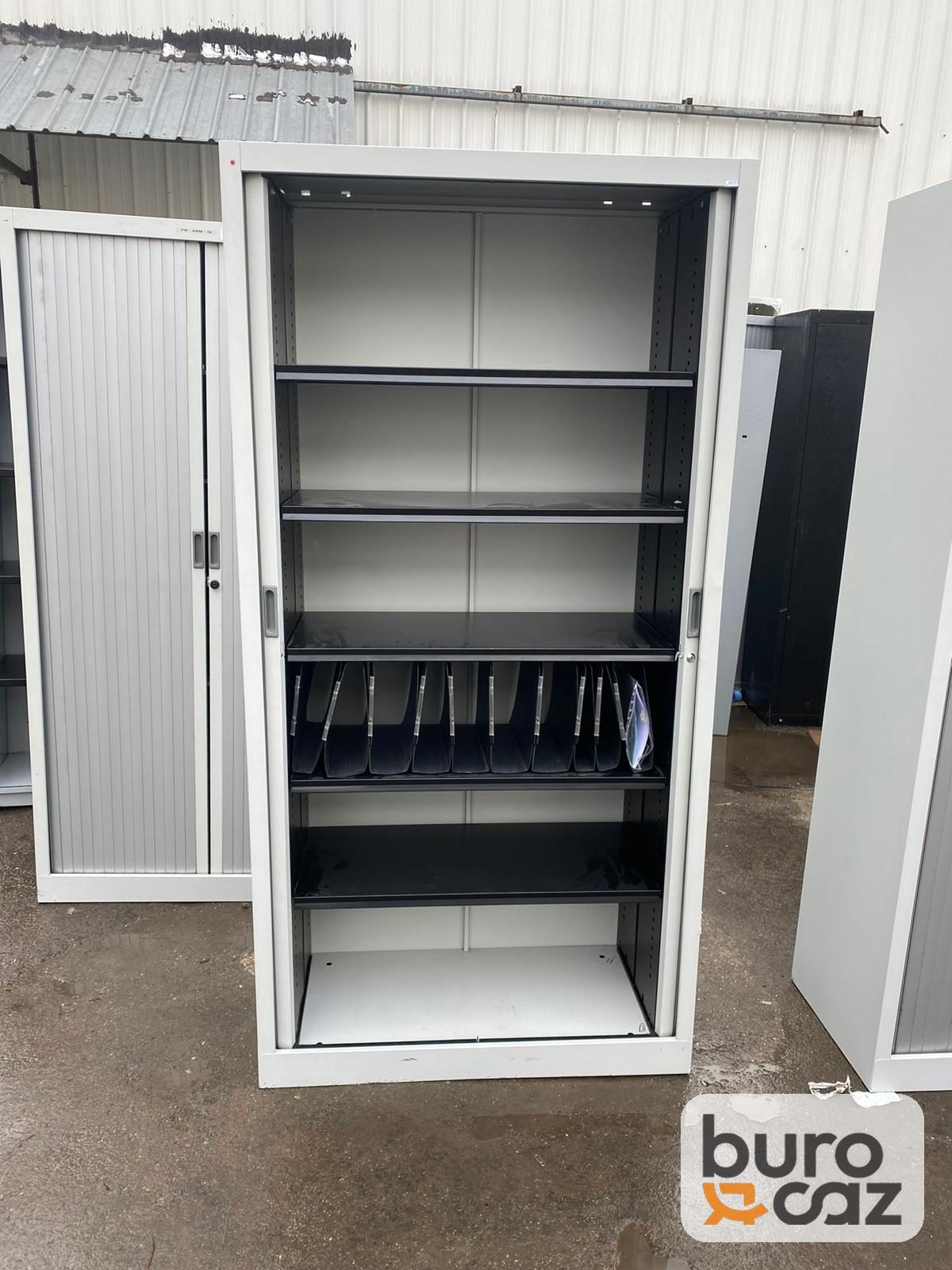 Armoire haute métallique à rideaux blanche et grise — photo 4