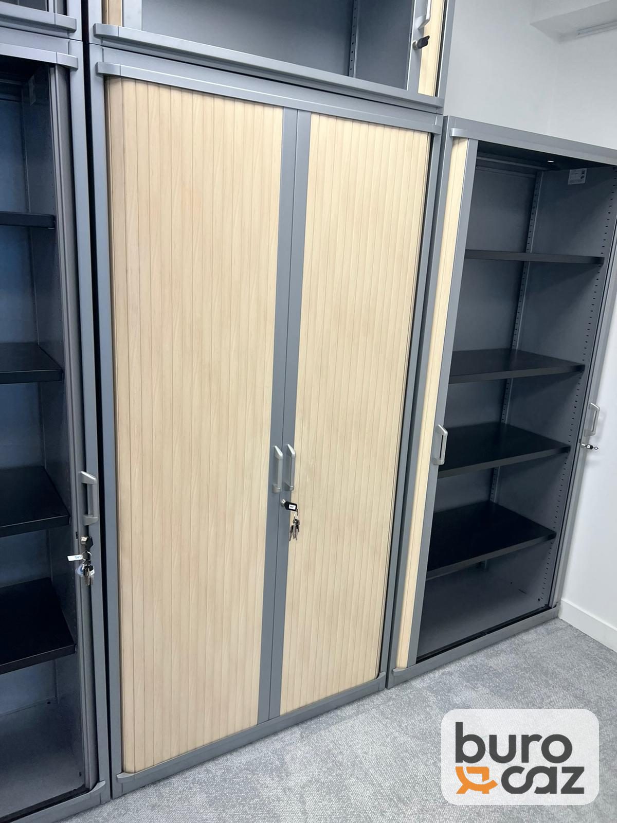 Armoire haute métallique à rideaux érable