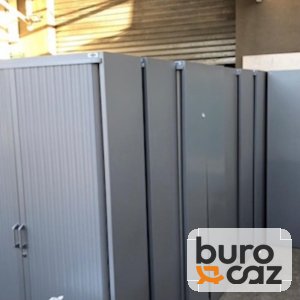 Armoire haute métallique à rideaux gris clair