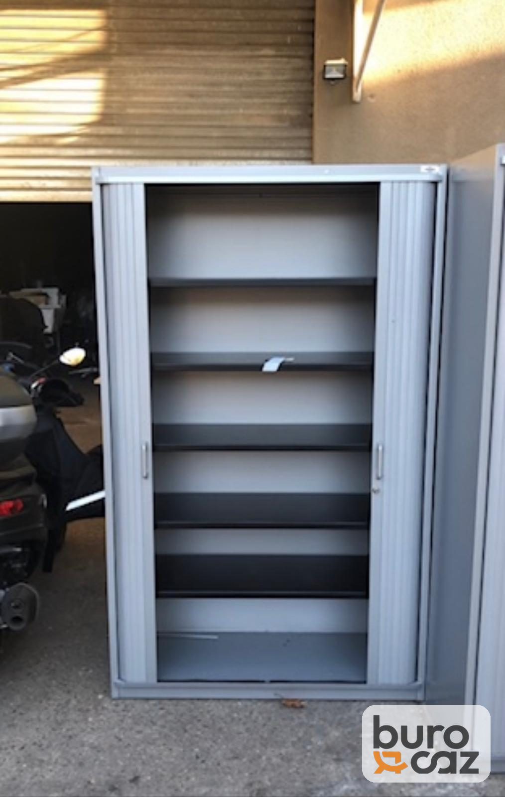 Armoire haute métallique à rideaux gris clair — photo 3