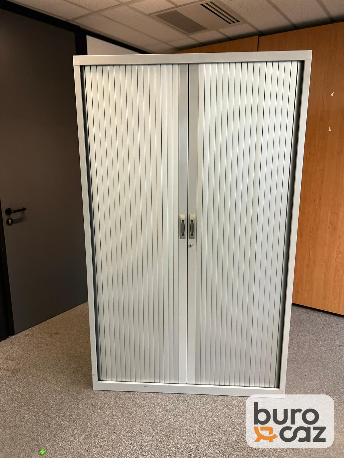 Armoire haute métallique à rideaux grise