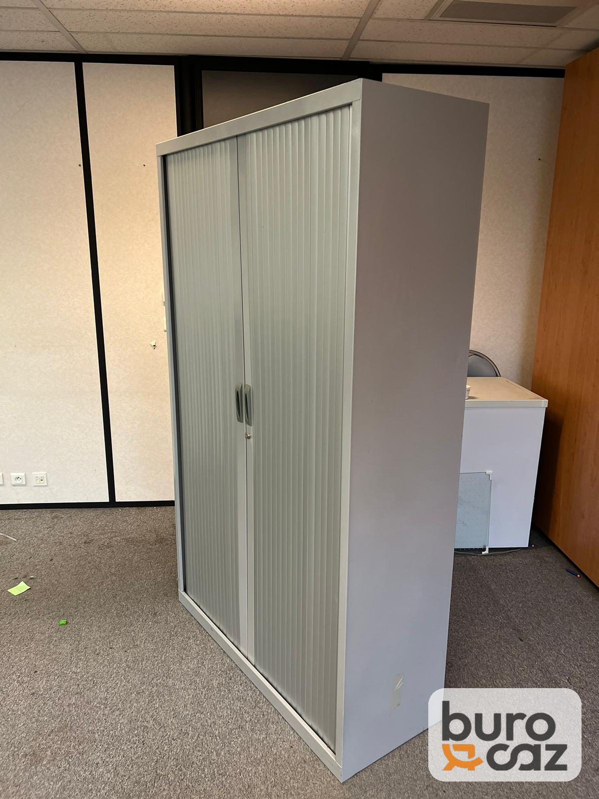 Armoire haute métallique à rideaux grise — photo 2